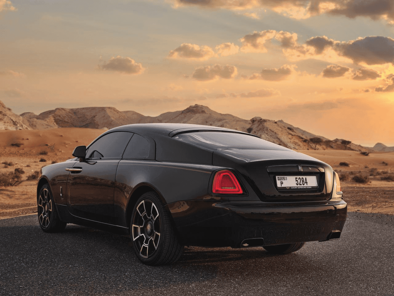 Rolls Royce Wraith Black Badge — Black luxury car rental Dubai — view 2