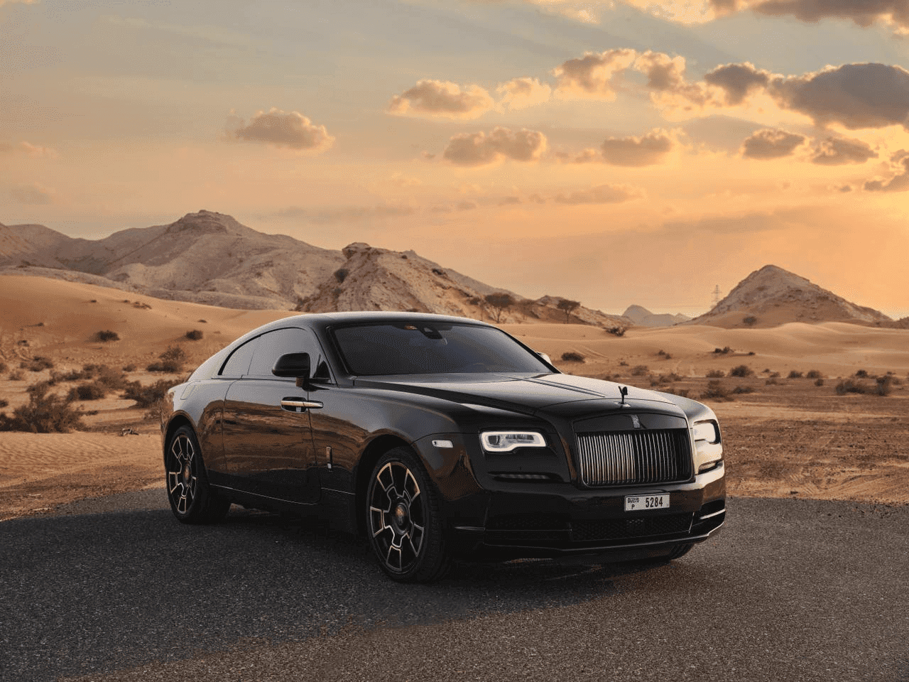 Rolls Royce Wraith Black Badge — Black luxury car rental Dubai — view 3