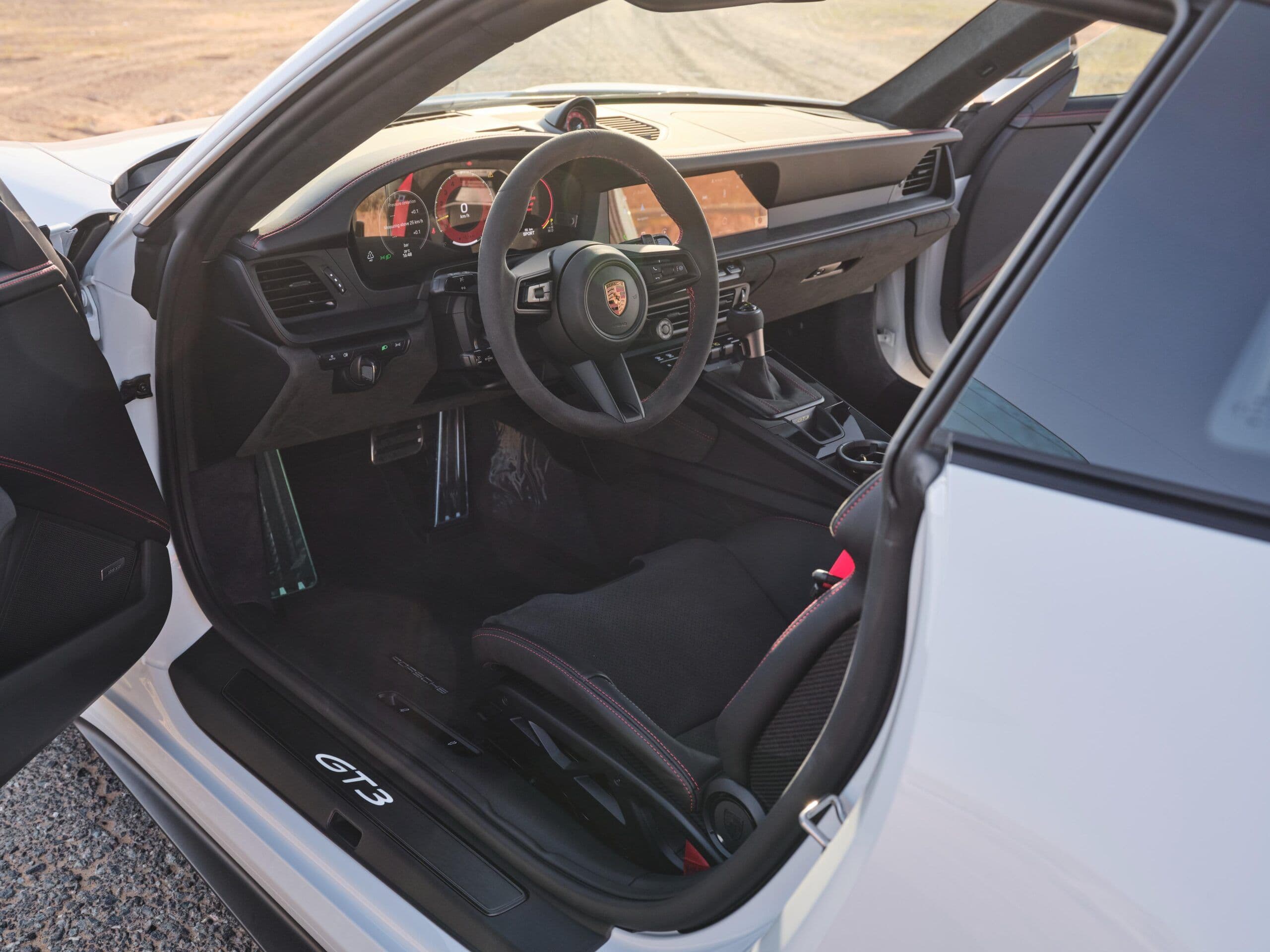 Porsche 911 GT3 2026 — White luxury car rental Dubai — view 8