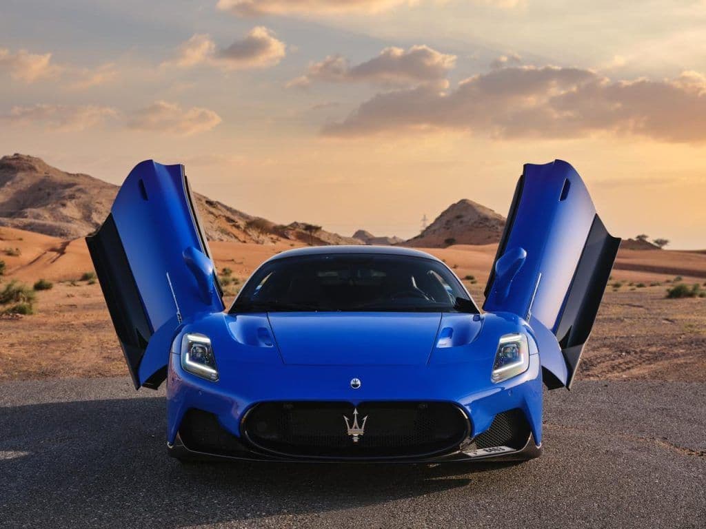 Maserati MC20 — Blue luxury car rental Dubai — view 10