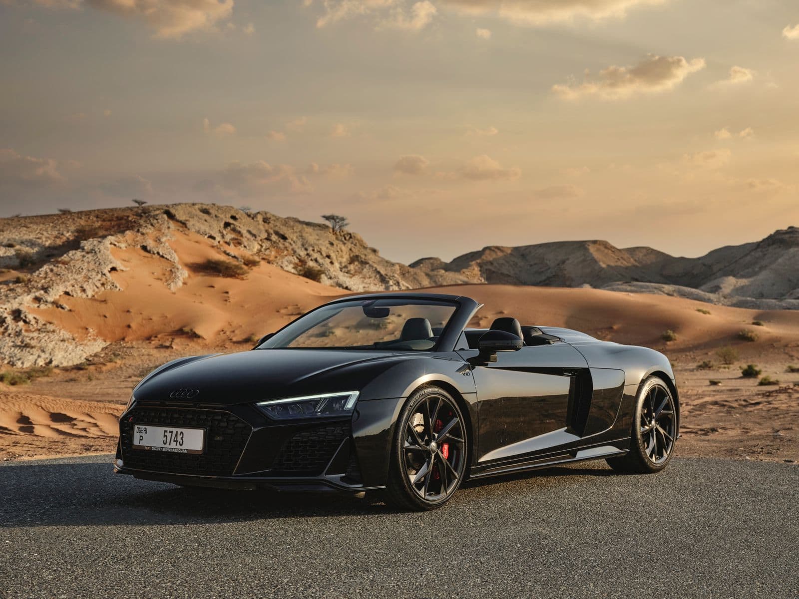 Audi R8 Spyder — Black luxury car rental Dubai — view 2