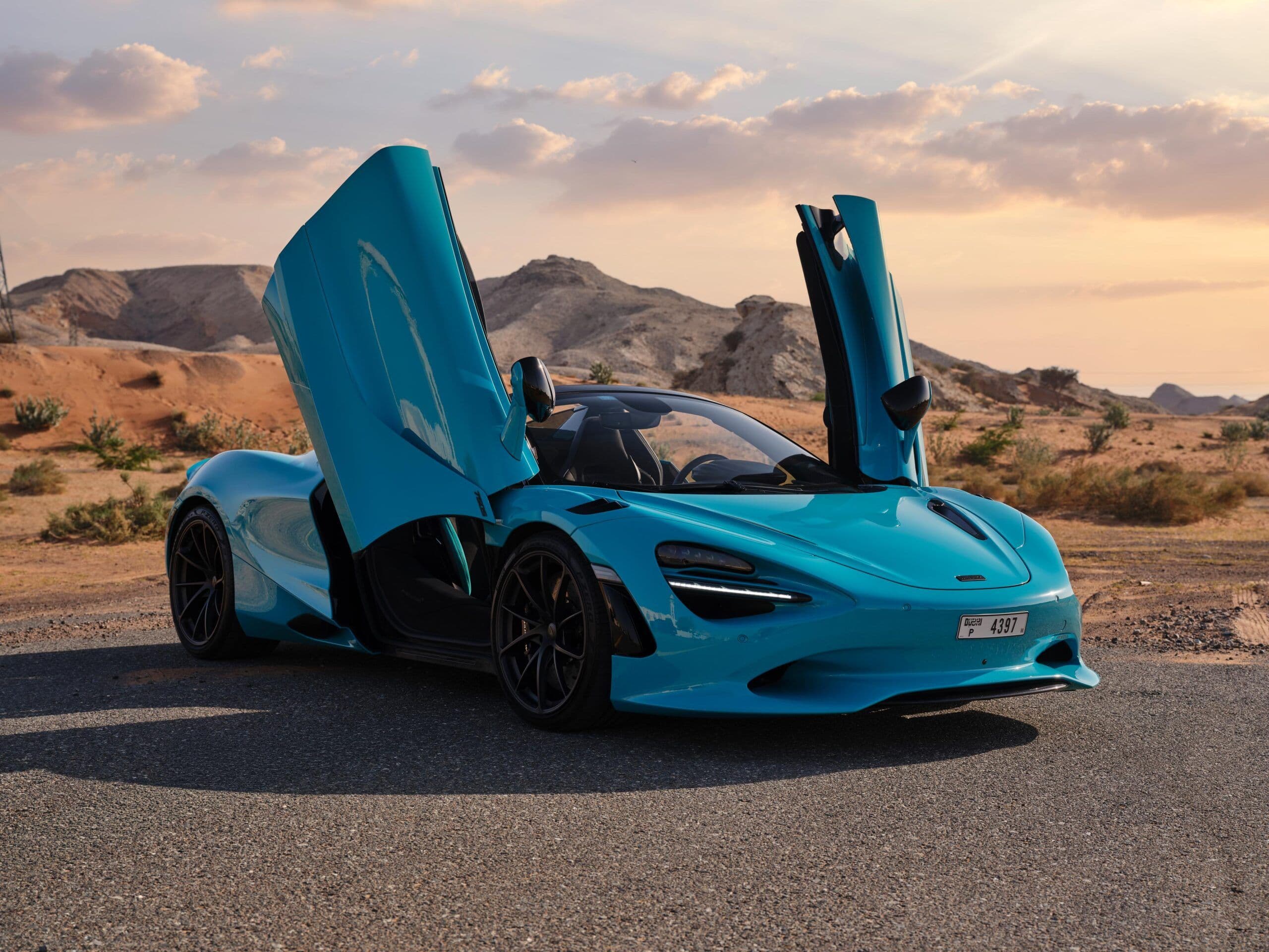 Mclaren 750S Spyder — Tiffany Blue luxury car rental Dubai — view 2