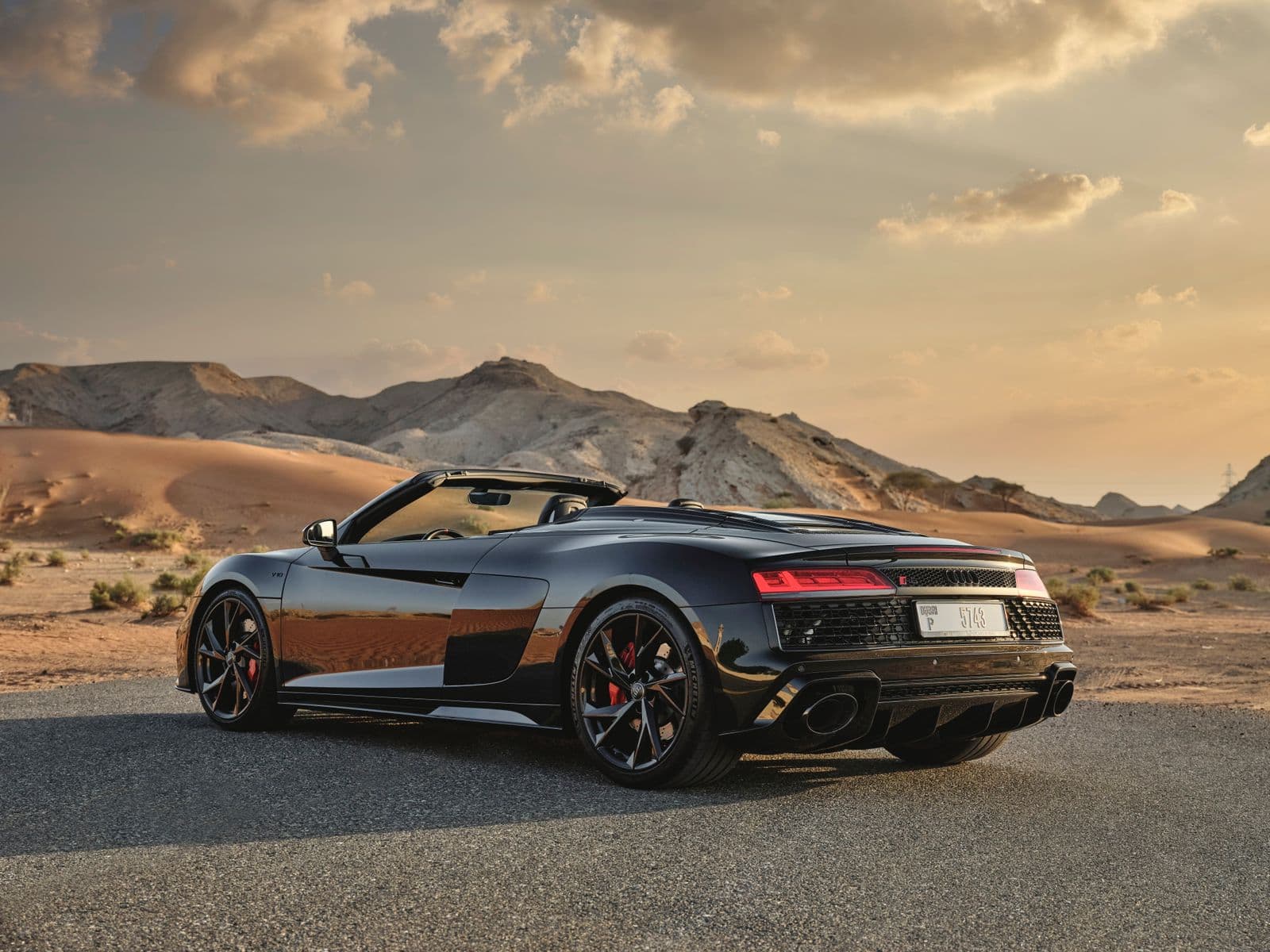 Audi R8 Spyder — Black luxury car rental Dubai — view 6