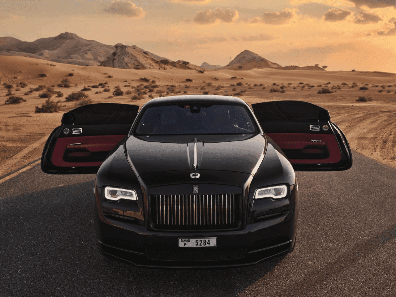 Rolls Royce Wraith Black Badge — Black luxury car rental Dubai — view 4
